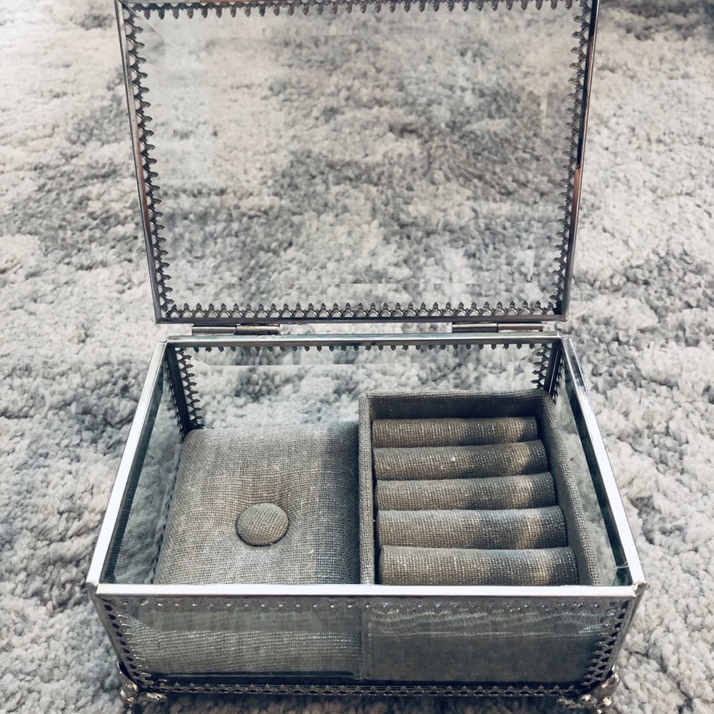 SOLD ON MER*CARI Jewelry box